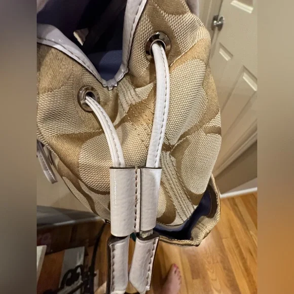 Coach - Kyra Daisy Signature Backpack with Hangtags 2011 - Nice Condition - Picture 9 of 15